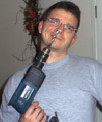 krainz beim Nase-bohren