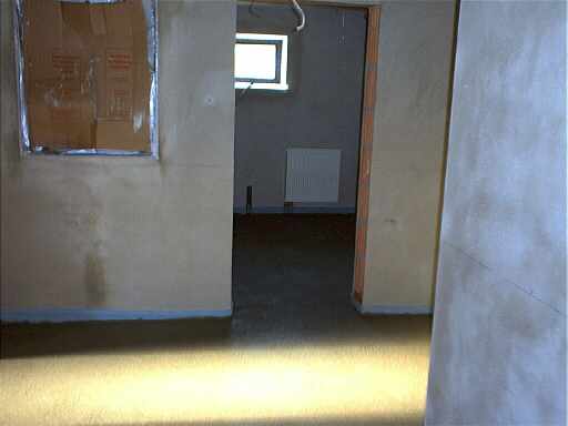Estrich im Keller / Blick in den Heizraum